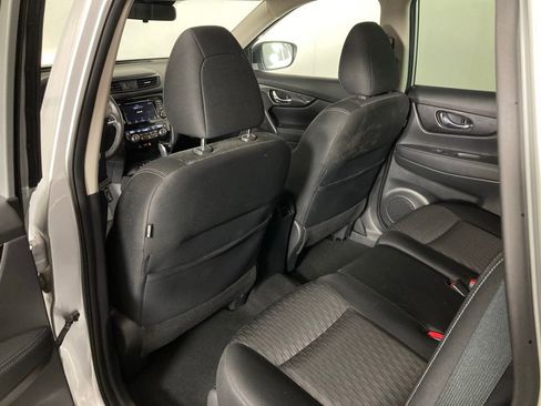 Used 2019 Nissan Rogue SV image 12