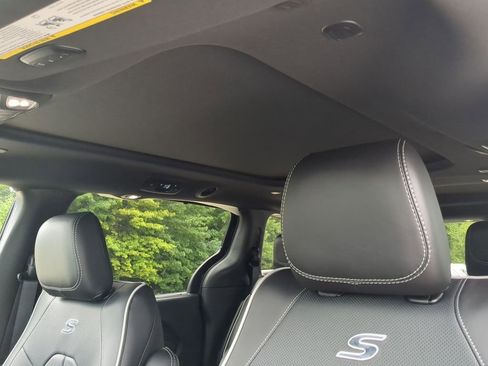 New 2026 Chrysler Pacifica Limited w/ S Appearance Package image 14