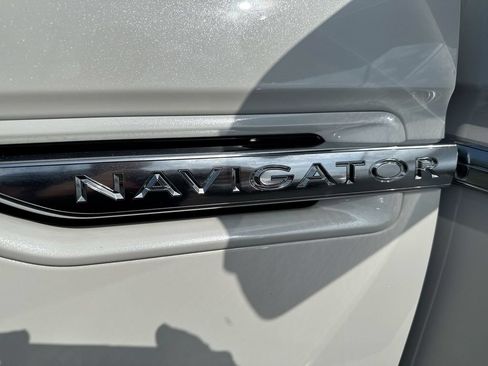 Used 2021 Lincoln Navigator Reserve w/ Luxury Package AWD/4WD image 28