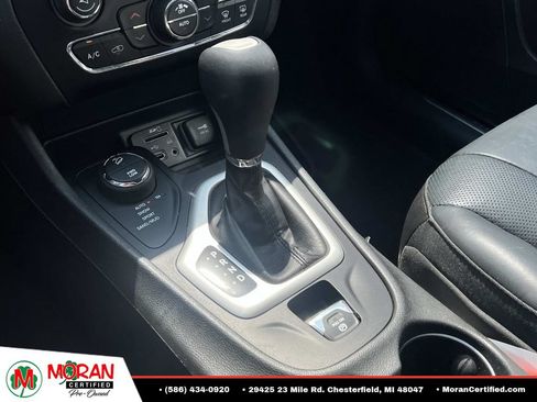 Used 2016 Jeep Cherokee Overland AWD/4WD image 27