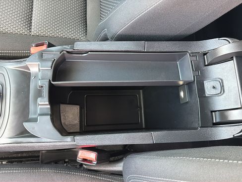 Used 2022 GMC Terrain SLE FWD image 35