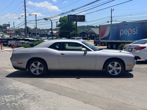Used 2015 Dodge Challenger SXT RWD image 7