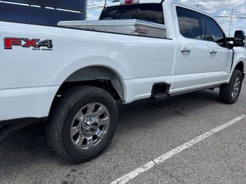 Used 2023 Ford F250 Lariat w/ Lariat Ultimate Package AWD/4WD image 3