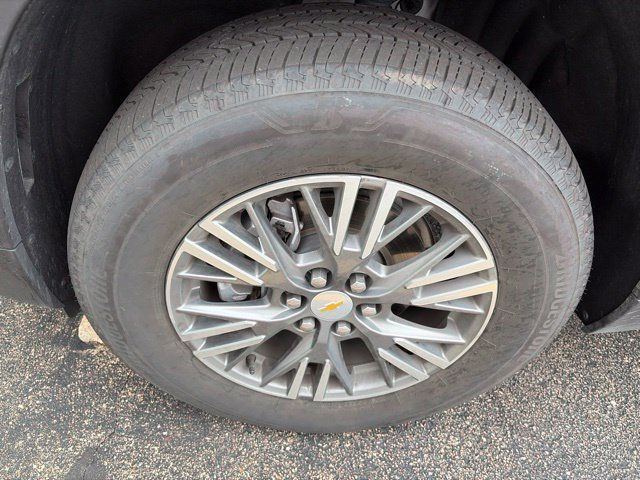 Used 2026 Chevrolet Traverse LT w/ Driver Confidence Package FWD image 3
