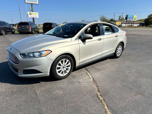 Used 2016 Ford Fusion S image 4
