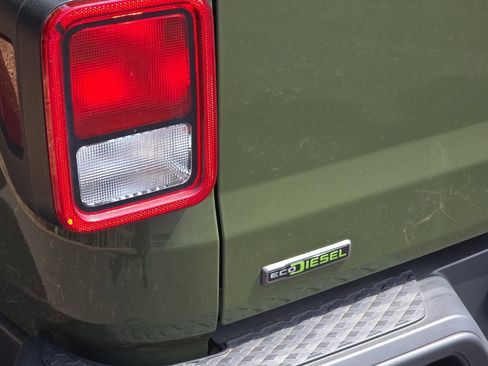 Used 2021 Jeep Gladiator Willys image 32
