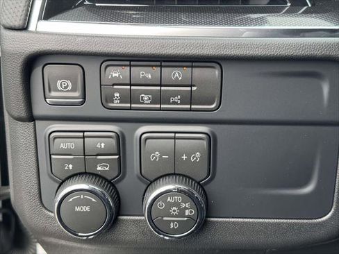 New 2026 Chevrolet Suburban RST image 17