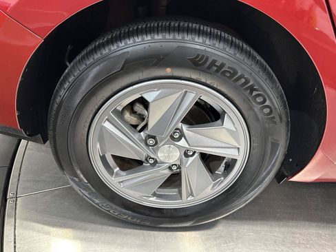 Certified 2024 Hyundai Elantra SE FWD image 11