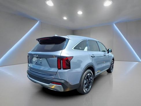 Used 2025 Kia Sorento S FWD image 25