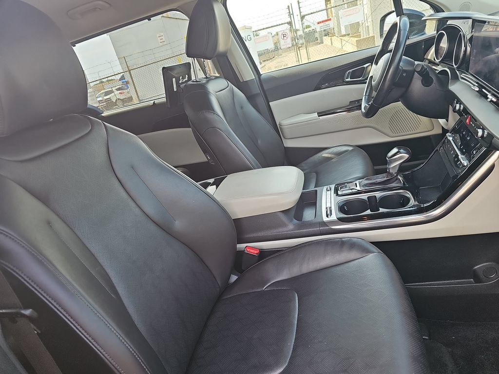 Used 2022 Kia Carnival SX FWD image 10