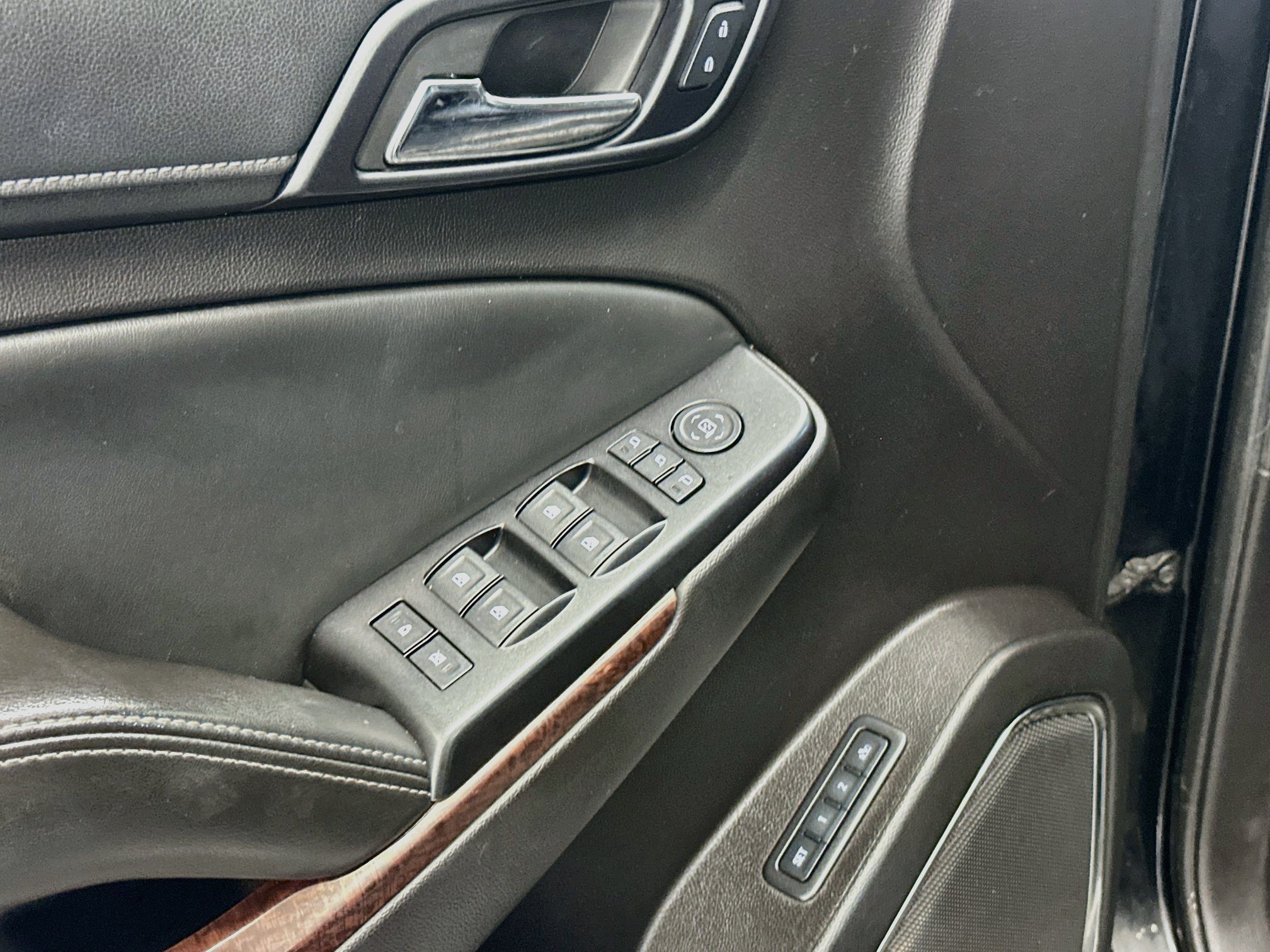 Used 2015 GMC Yukon SLT AWD/4WD image 15