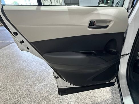 Certified 2025 Toyota Corolla Cross L FWD image 14