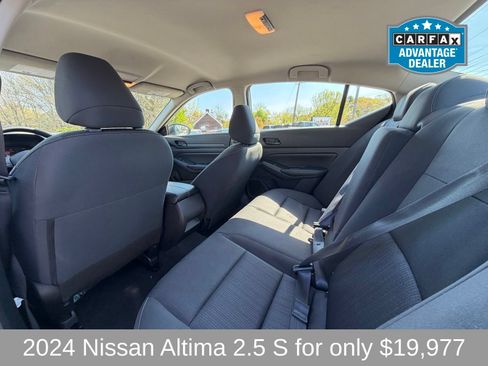 Used 2024 Nissan Altima 2.5 S FWD image 11