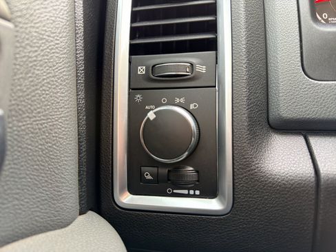 Used 2020 RAM 1500 Classic SLT AWD/4WD image 23