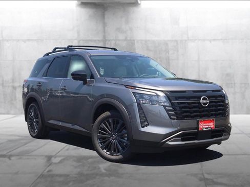 New 2026 Nissan Pathfinder SL w/ SL Premium Package AWD/4WD image 2