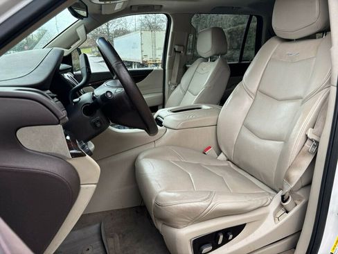 Used 2016 Cadillac Escalade Luxury image 11