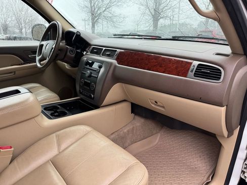 Used 2009 GMC Yukon XL SLT image 25