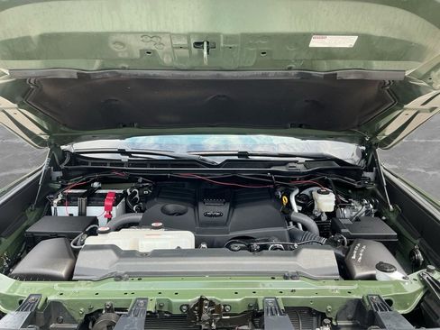 Used 2022 Toyota Tundra SR5 w/ SR5 Convenience Package AWD/4WD image 18