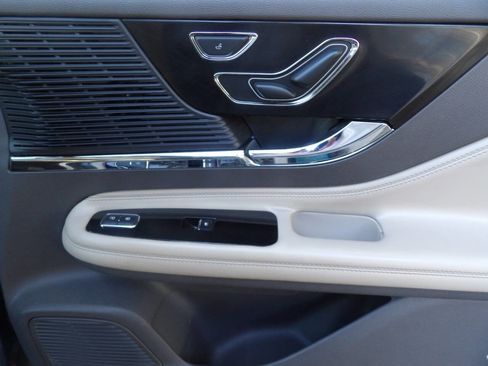 Used 2022 Lincoln Corsair Standard 4dr SUV image 28