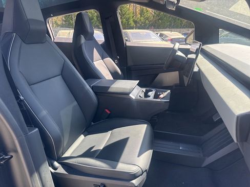 Used 2024 Tesla Cybertruck AWD Crew Cab image 8