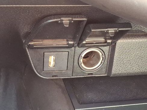 Used 2021 Toyota Camry SE image 23