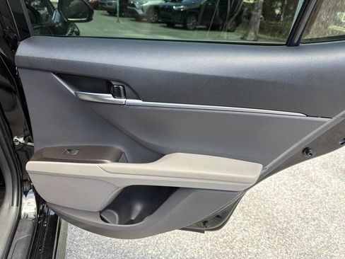 Used 2021 Toyota Camry SE FWD image 18