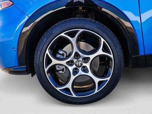 Used 2025 Alfa Romeo Tonale w/ Premium Package image 9