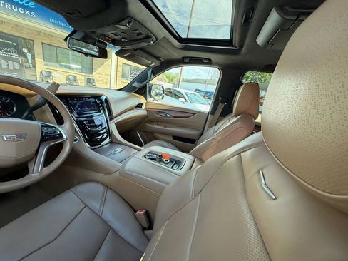 Used 2017 Cadillac Escalade AWD Platinum image 24