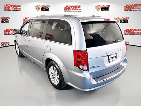Used 2019 Dodge Grand Caravan SXT image 2