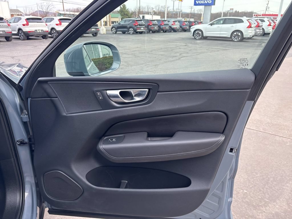 Certified 2023 Volvo XC60 B5 Plus w/ Climate Package AWD/4WD image 38