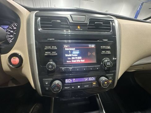 Used 2015 Nissan Altima 2.5 SV w/ Convenience Package FWD image 16