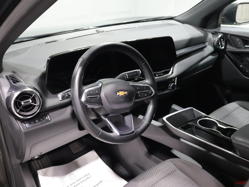Used 2025 Chevrolet Equinox LT AWD/4WD image 14