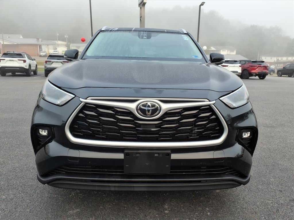 Used 2022 Toyota Highlander XLE AWD/4WD image 11