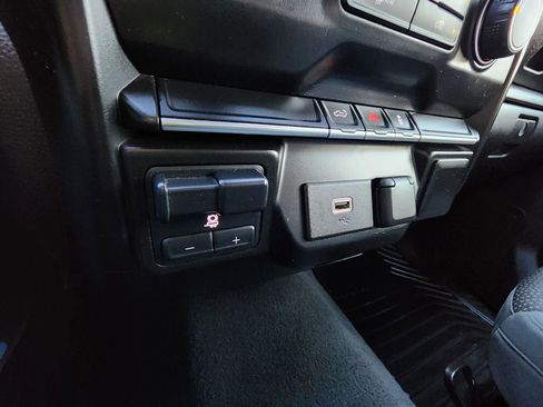 Used 2020 Chevrolet Silverado 2500 Custom w/ Custom Value Package image 28
