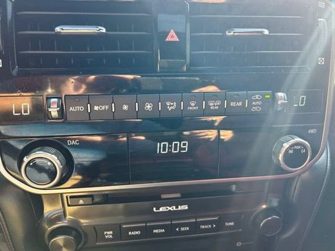 Used 2023 Lexus GX 460 Premium w/ Premium Package AWD/4WD image 19