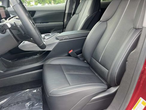 Certified 2025 Cadillac Optiq Sport 2 w/ LPO, Floor Liner Package AWD/4WD image 22
