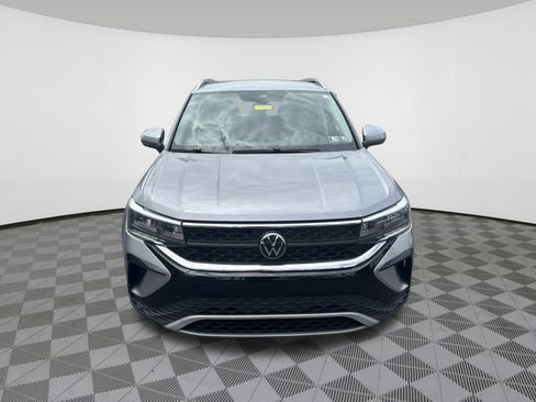 Used 2023 Volkswagen Taos SE w/ Black Wheel Package FWD image 3