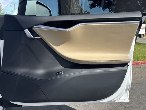 Used 2015 Tesla Model S 70 RWD image 37