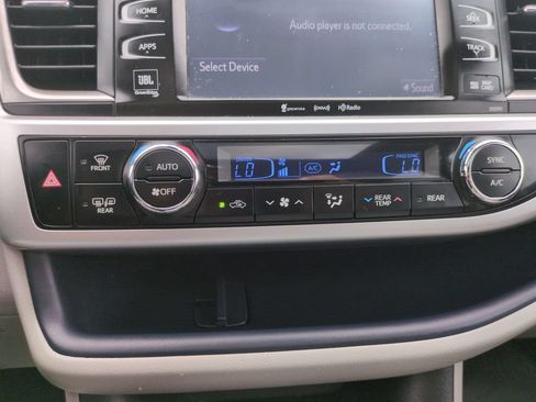 Used 2019 Toyota Highlander Limited Platinum AWD/4WD image 25