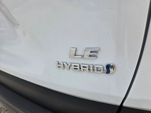Used 2024 Toyota RAV4 LE AWD/4WD image 12