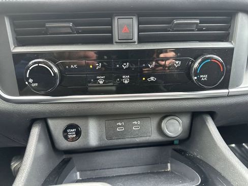 Used 2024 Nissan Rogue S AWD/4WD image 19