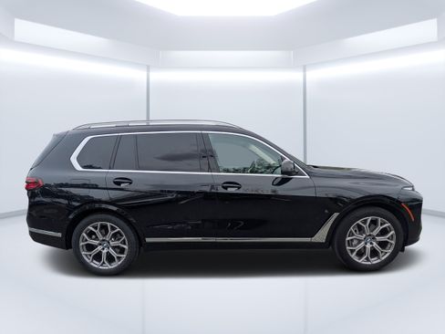 Used 2025 BMW X7 xDrive40i AWD/4WD image 2