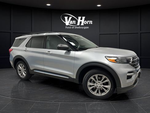 Used 2023 Ford Explorer XLT w/ Equipment Group 202A AWD/4WD image 1