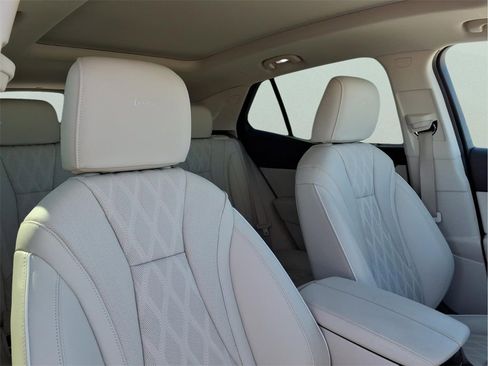 Used 2023 Buick Envision Avenir image 20