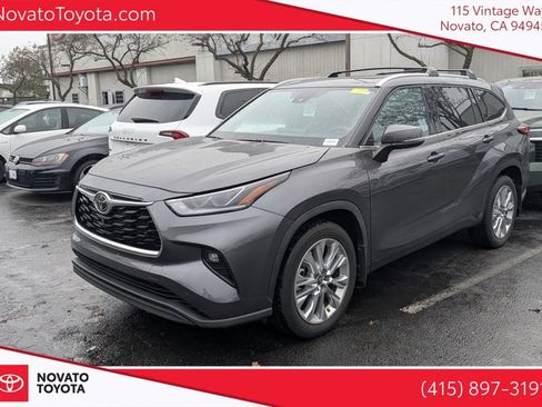 Used 2022 Toyota Highlander Limited image 1