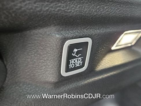 New 2025 Jeep Grand Cherokee L Altitude image 12