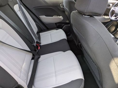 Used 2025 Hyundai Venue SEL FWD image 29