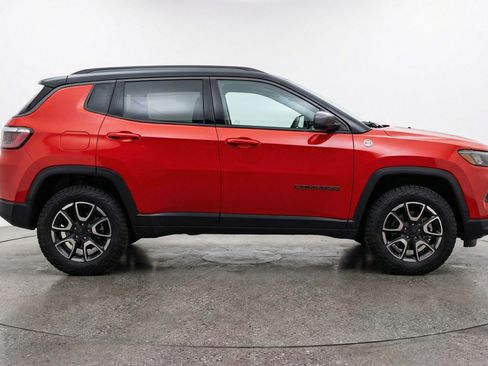 Used 2025 Jeep Compass Trailhawk image 11