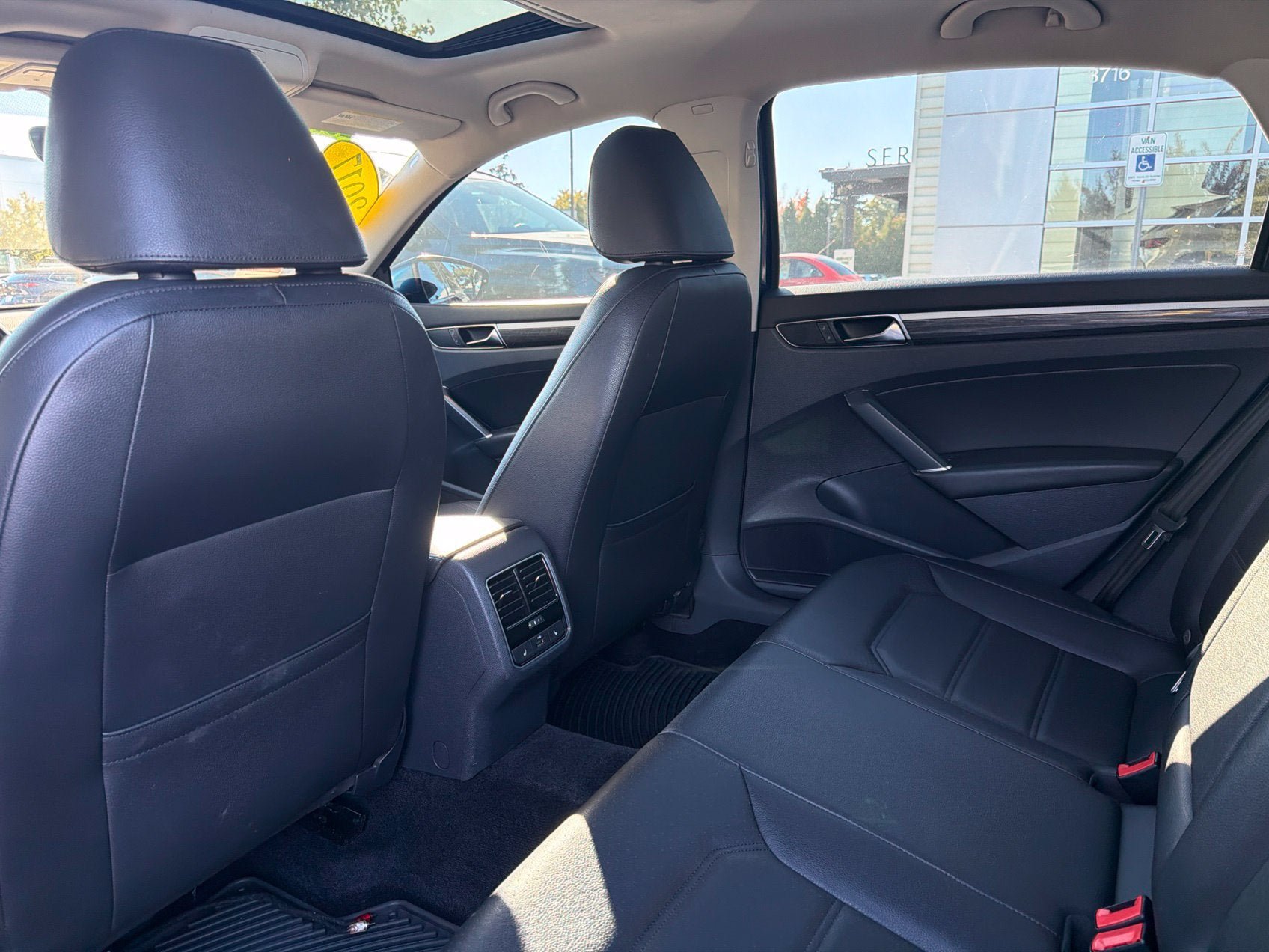 Used 2017 Volkswagen Passat 1.8T SE FWD image 8