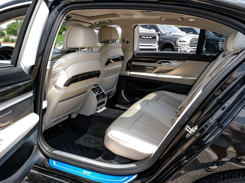 Used 2018 BMW 740i RWD image 34